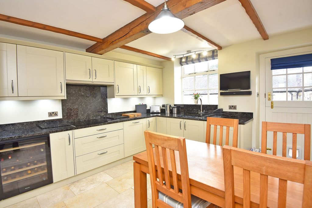 Property photo 3 of 23