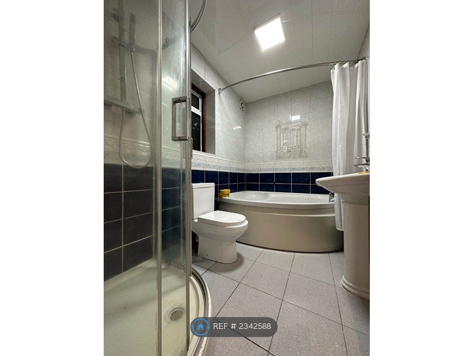 Property photo 3 of 4 Bathroom