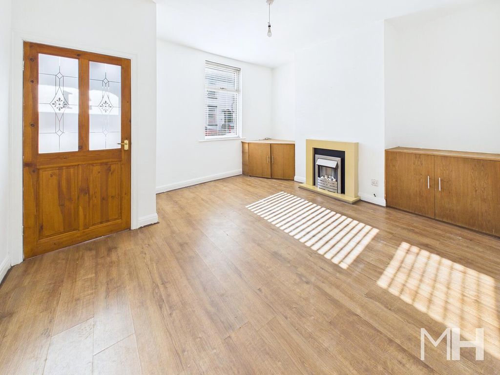 Property photo 1 of 15 Living Room