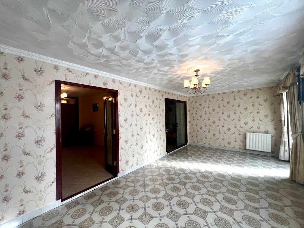 Property photo 3 of 10 Image