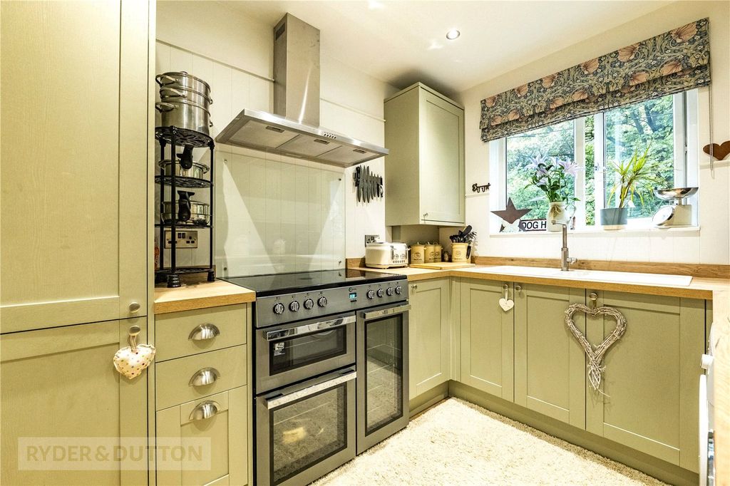 Property photo 3 of 13 Kitchen