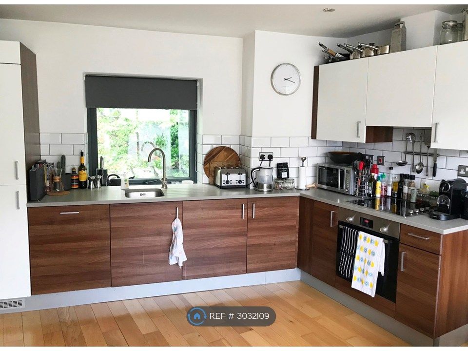 Property photo 3 of 12 Kitchen