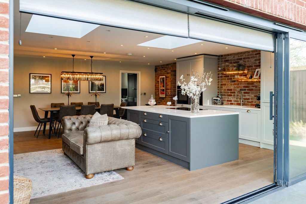 Property photo 2 of 27