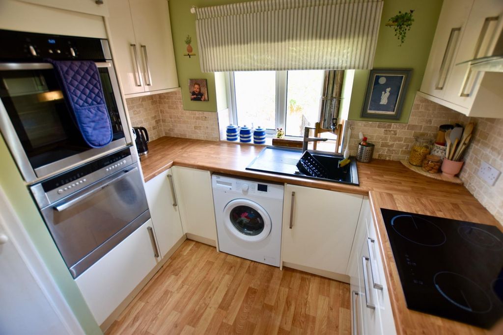 Property photo 2 of 16 Kitchen