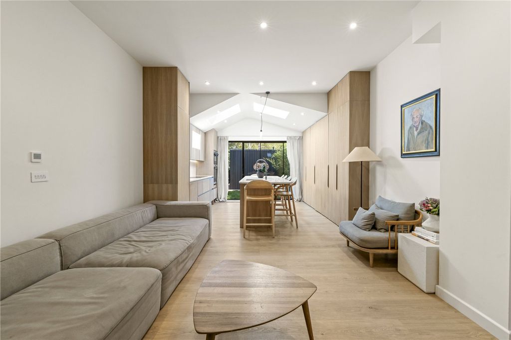 Property photo 2 of 12 Reception/Kitchen