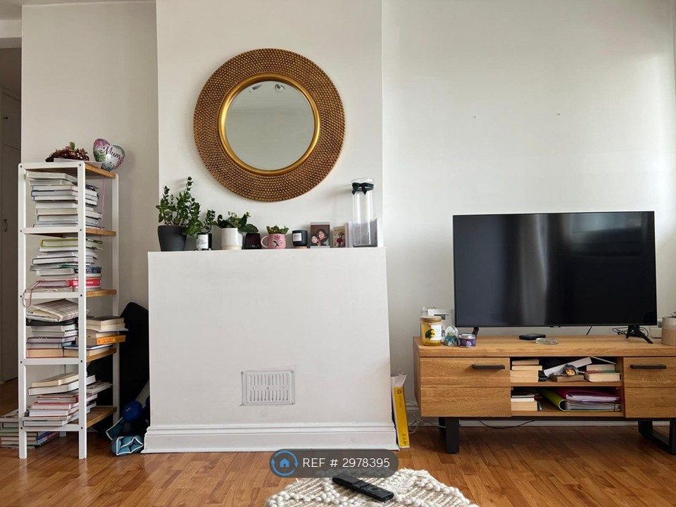 Property photo 3 of 15 Lounge