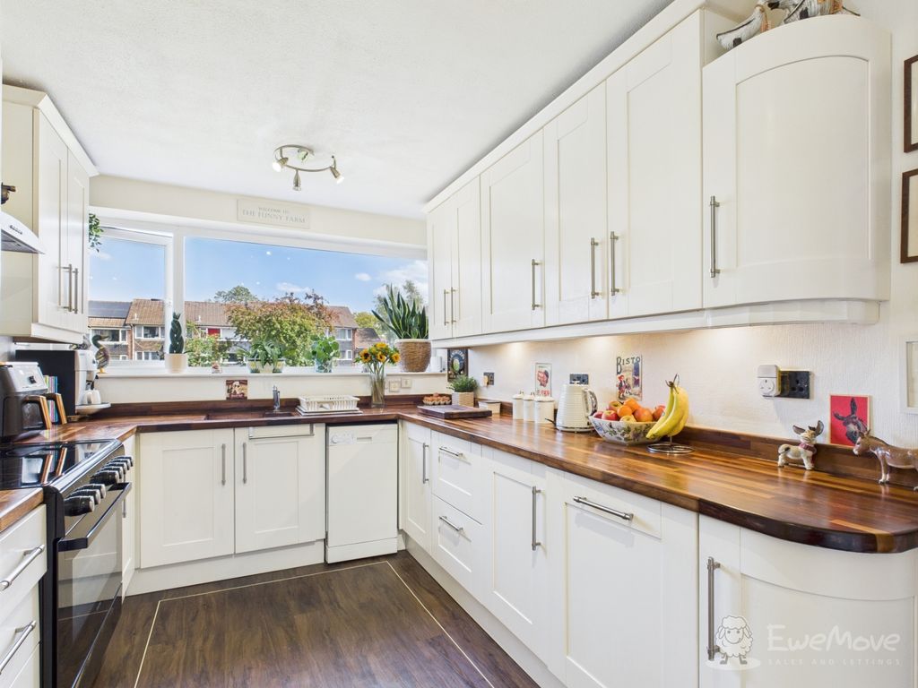 Property photo 2 of 15 Kitchen