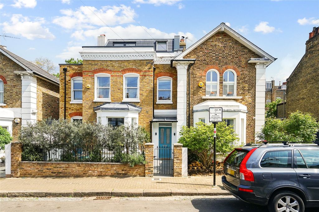 Property photo 1 of 18 External