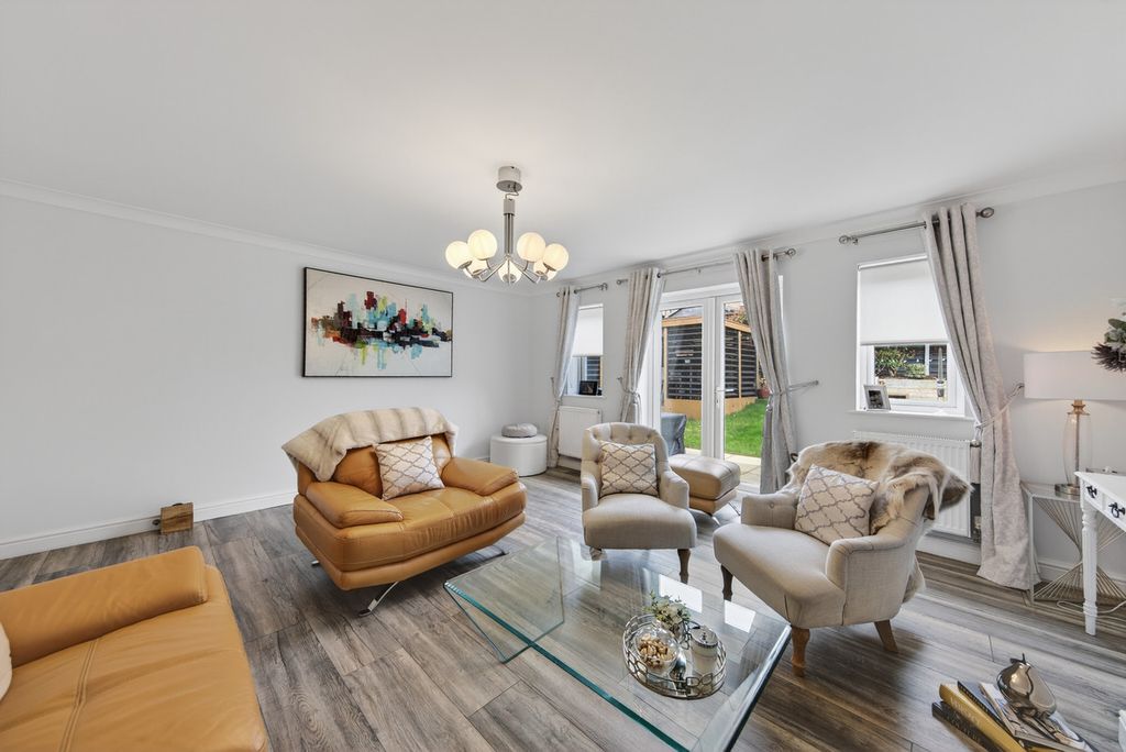 Property photo 2 of 33