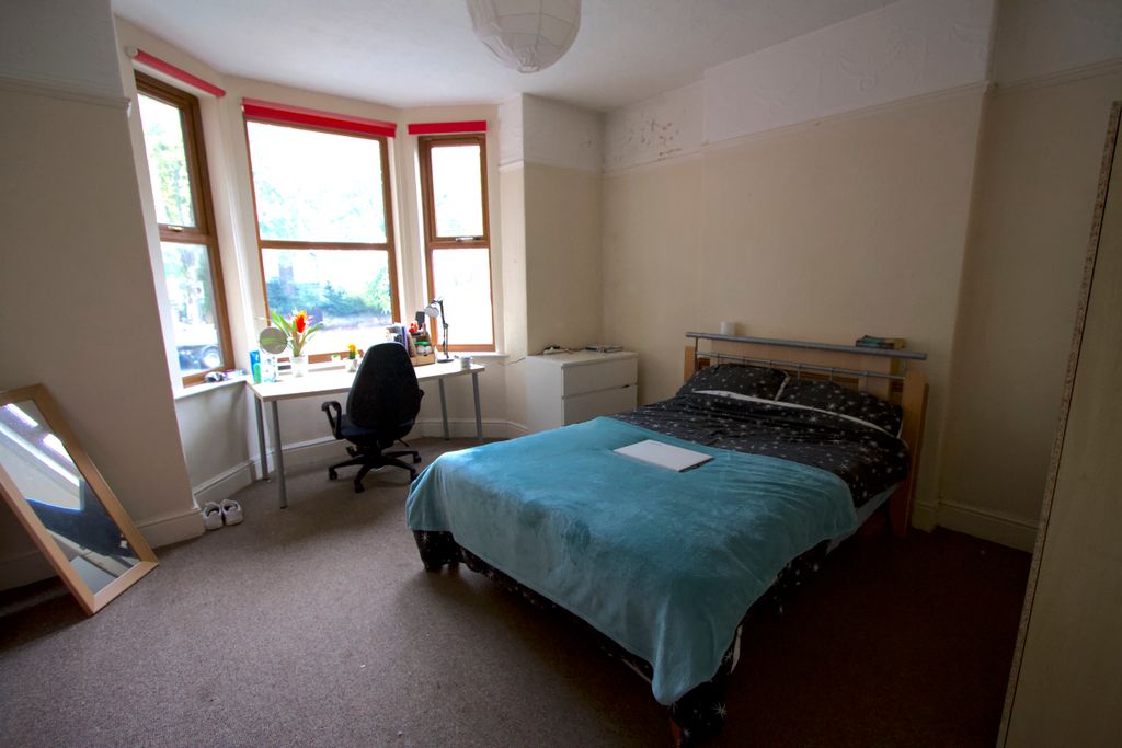 Property photo 3 of 10 Bedroom