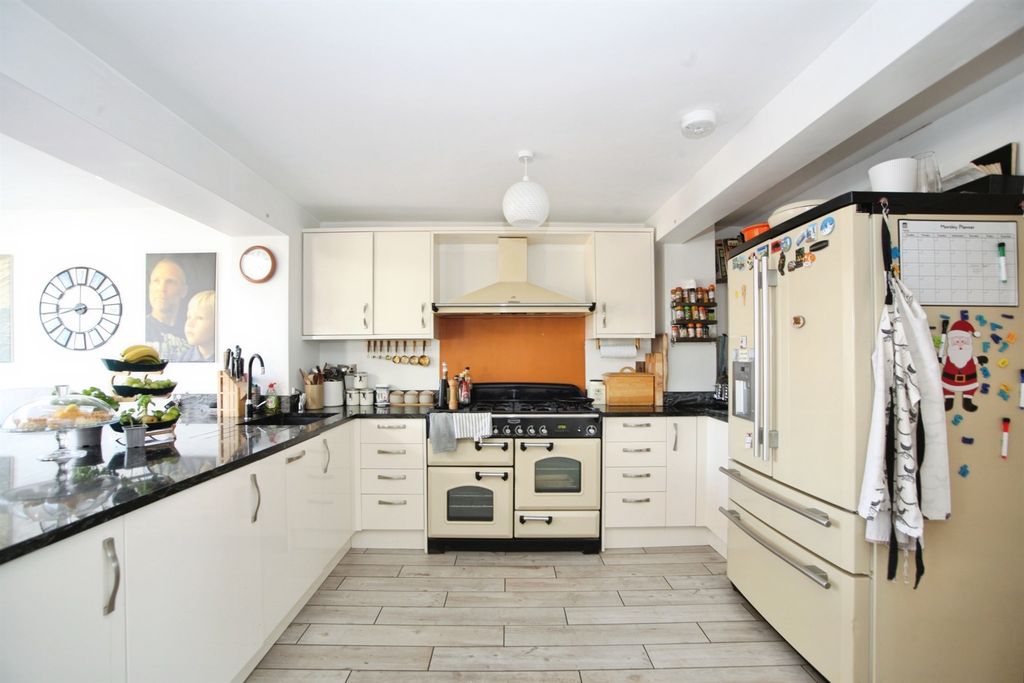 Property photo 2 of 29