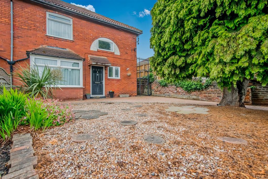 Property photo 1 of 26