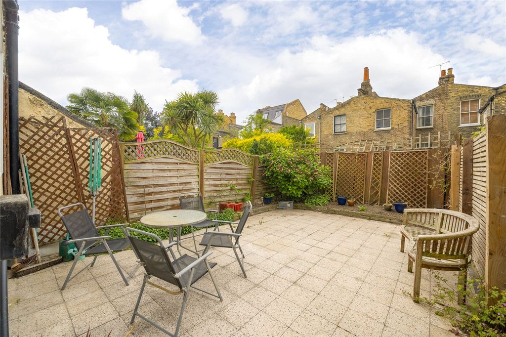 Property photo 2 of 14 Garden