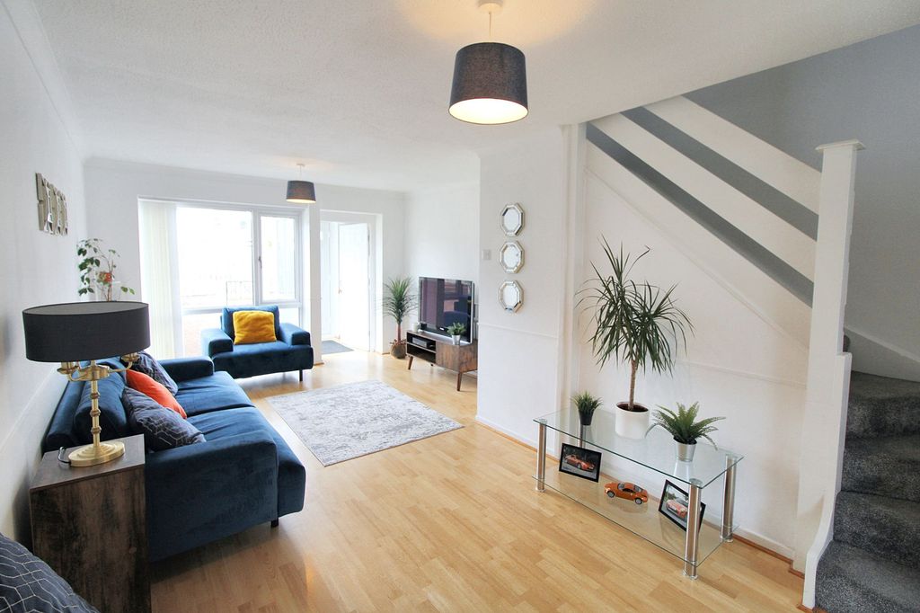 Property photo 2 of 7