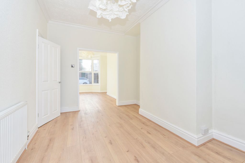 Property photo 3 of 14 Pbox-Img.Jpg