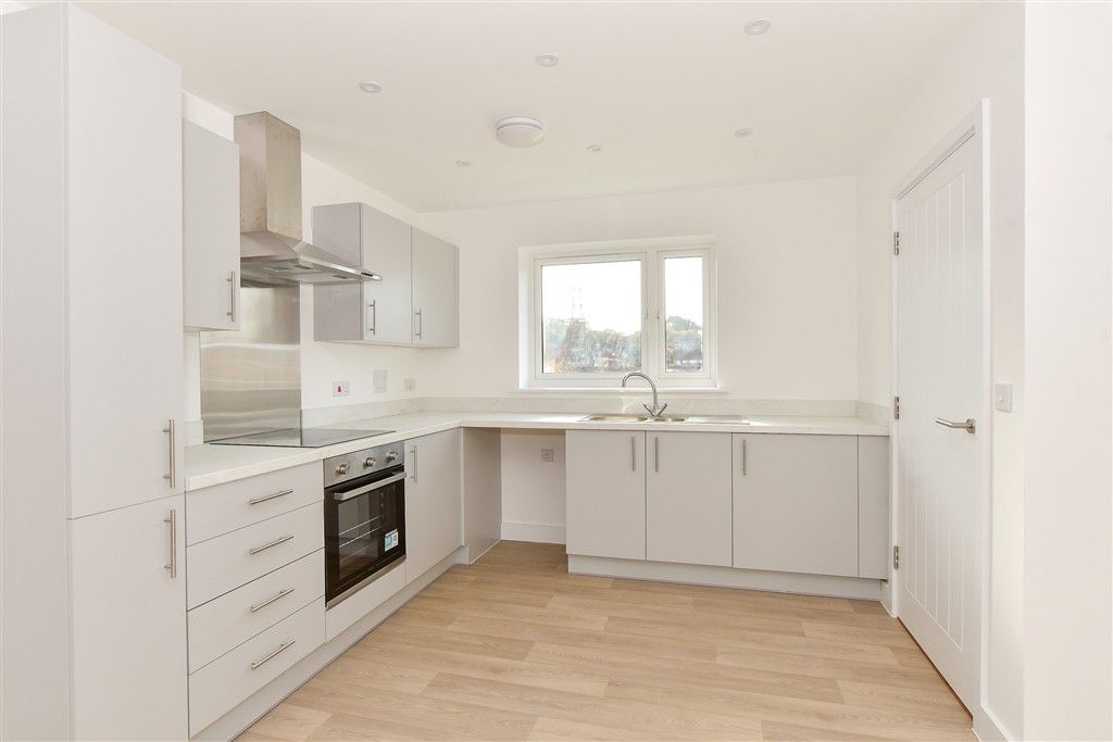 Property photo 3 of 9 Kitchen