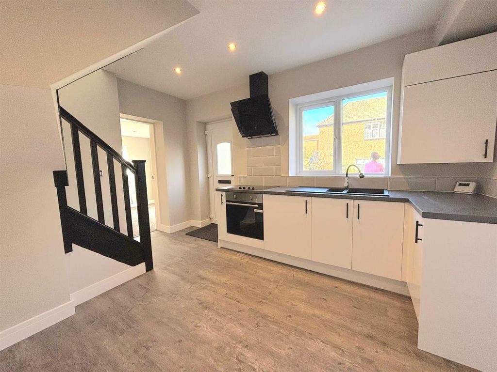 Property photo 3 of 22 Breakfast Kitchen