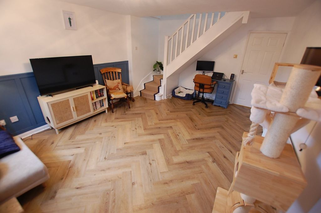 Property photo 3 of 16 Picture No. 10