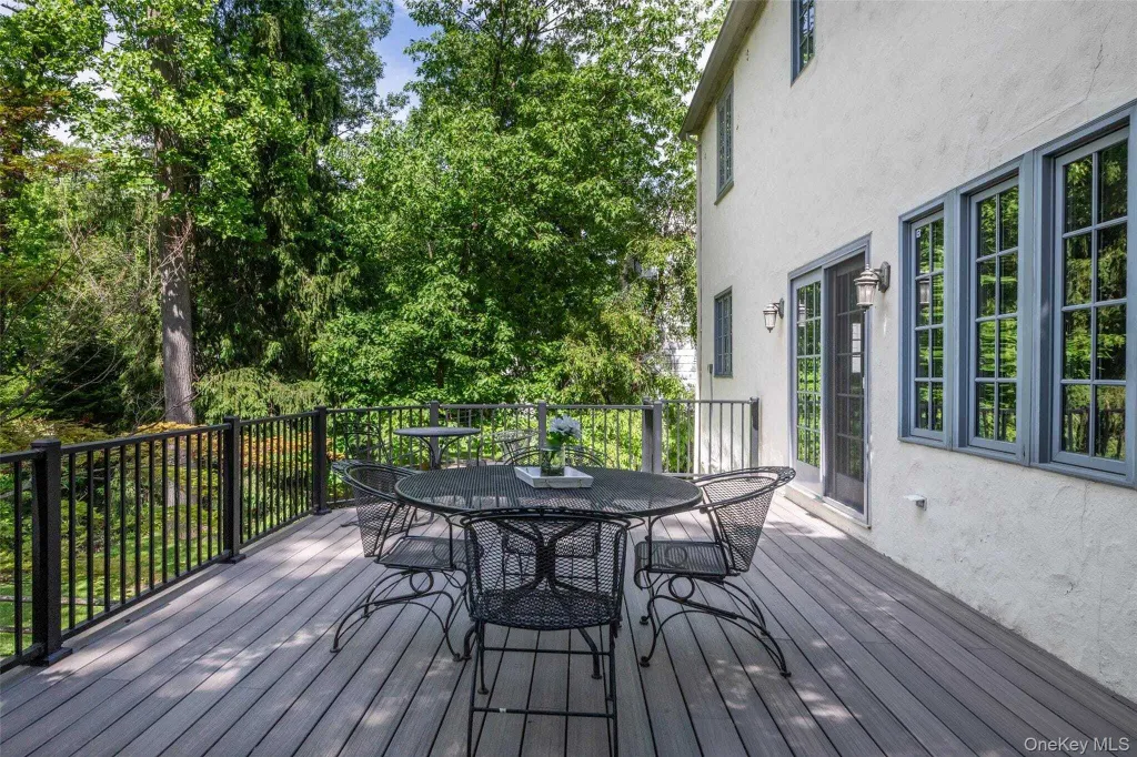 Property photo 1 of 27