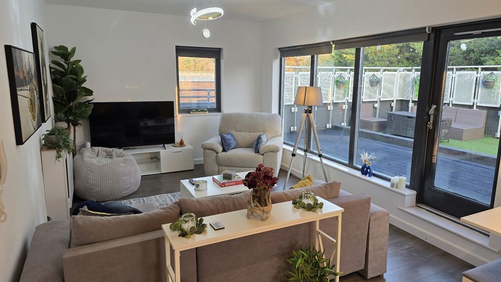 Property photo 3 of 31