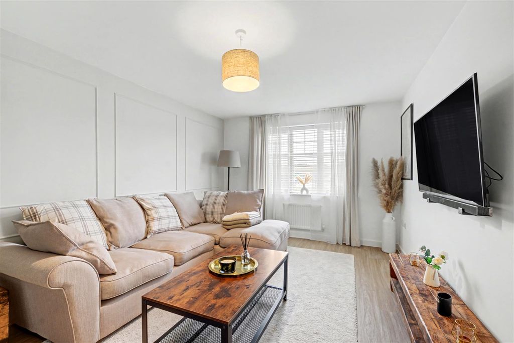 Property photo 3 of 23 Lounge_1.Jpeg