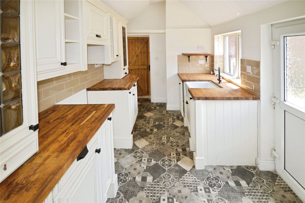 Property photo 2 of 14 Kitchen