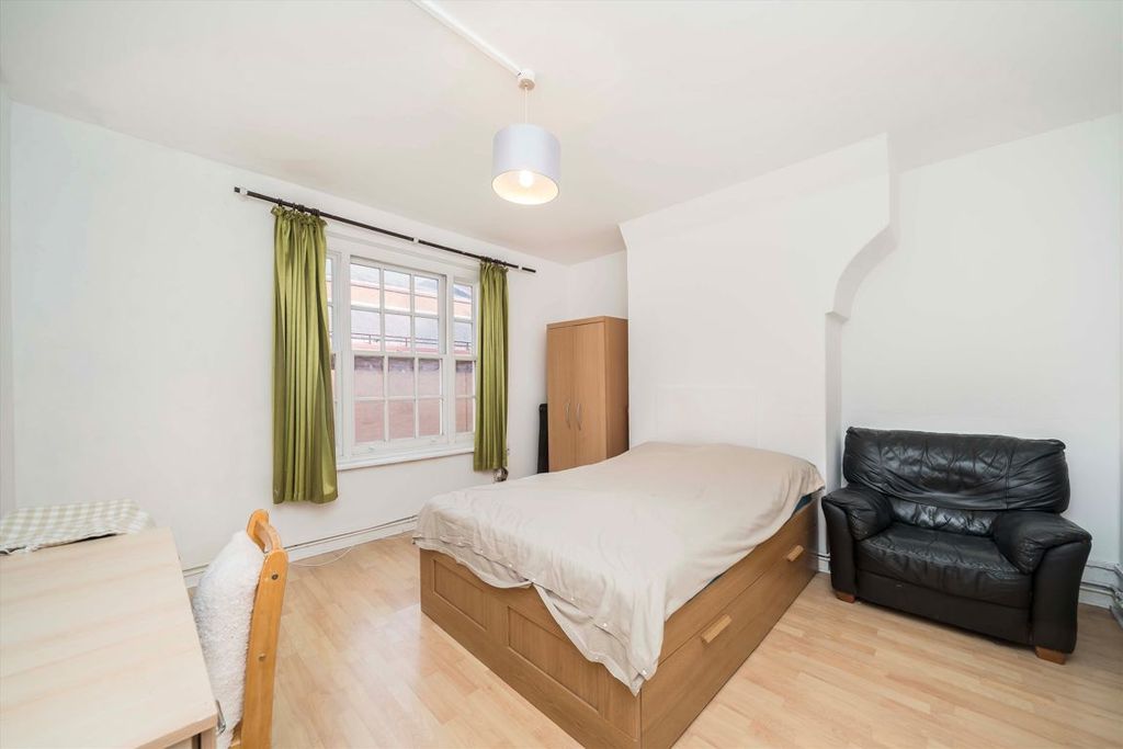 Property photo 3 of 5