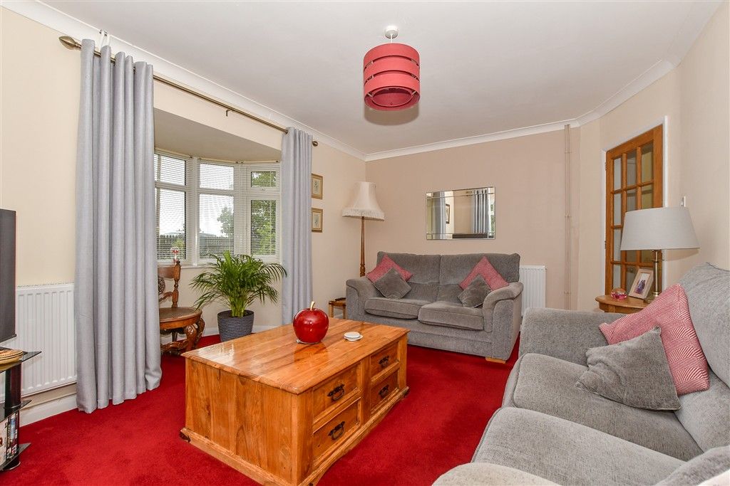 Property photo 3 of 18 Lounge