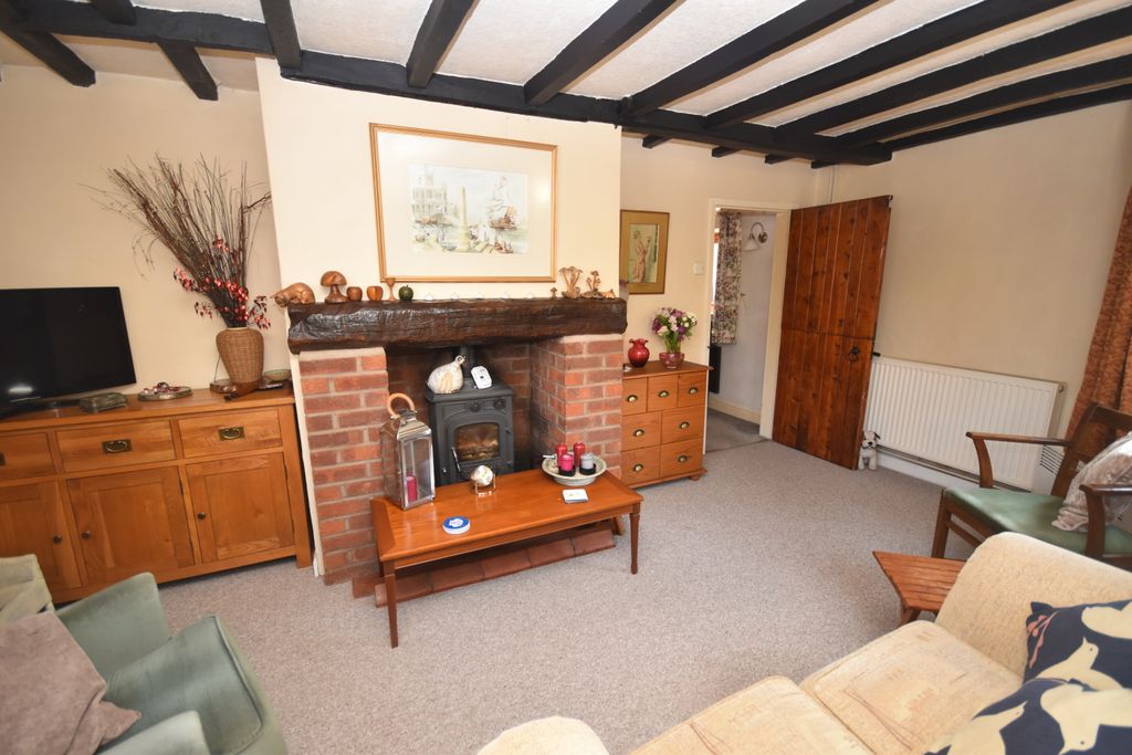 Property photo 2 of 18 Lounge