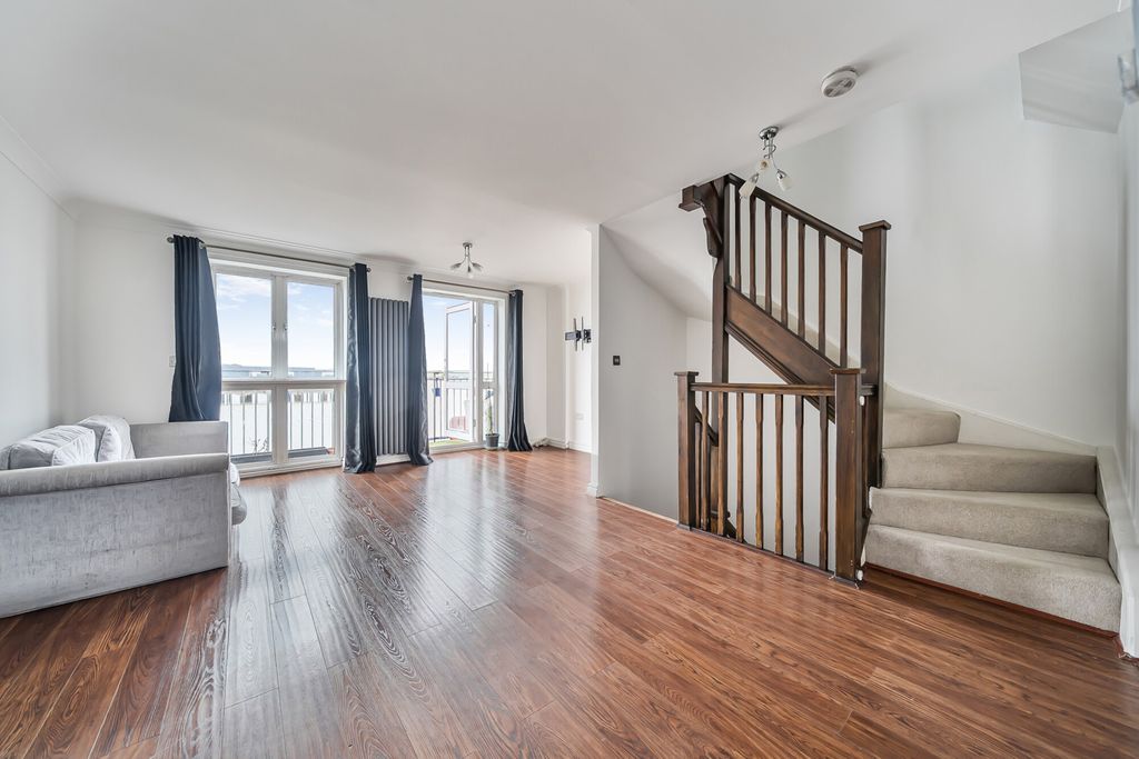 Property photo 3 of 22 Reception