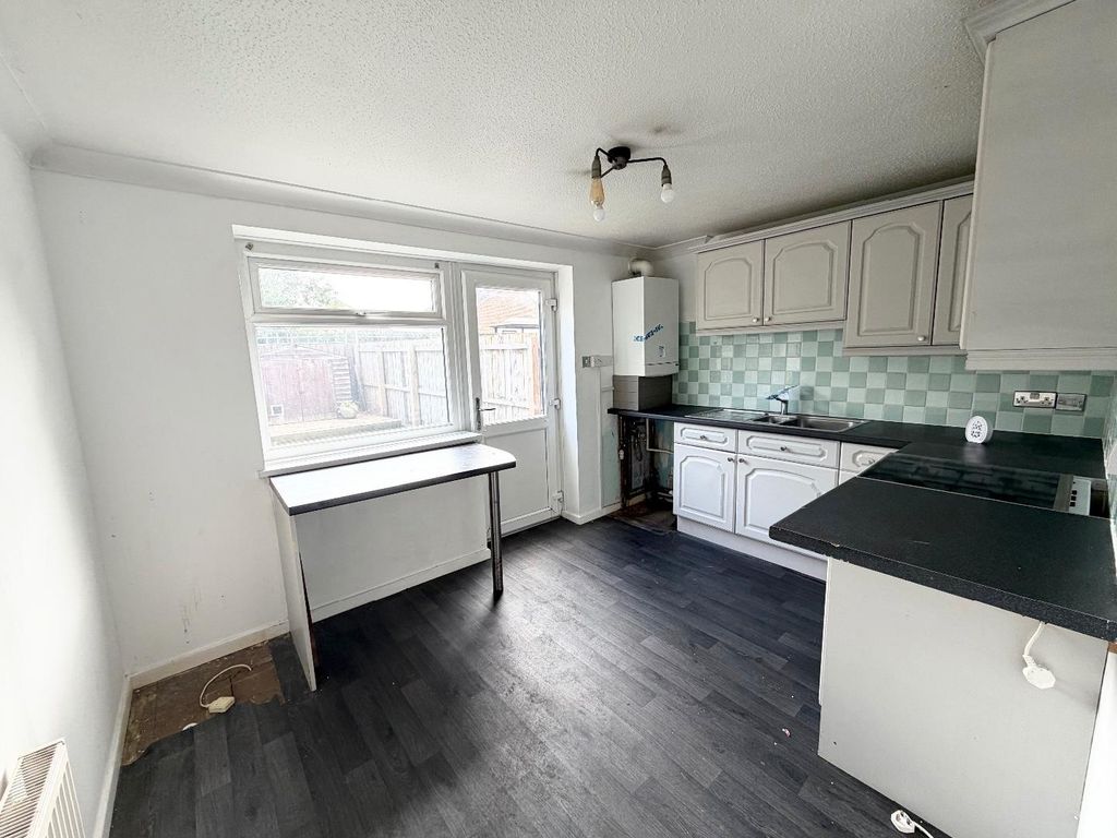 Property photo 3 of 9 Kitchen