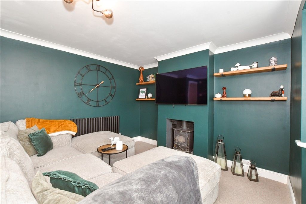 Property photo 2 of 11 Lounge