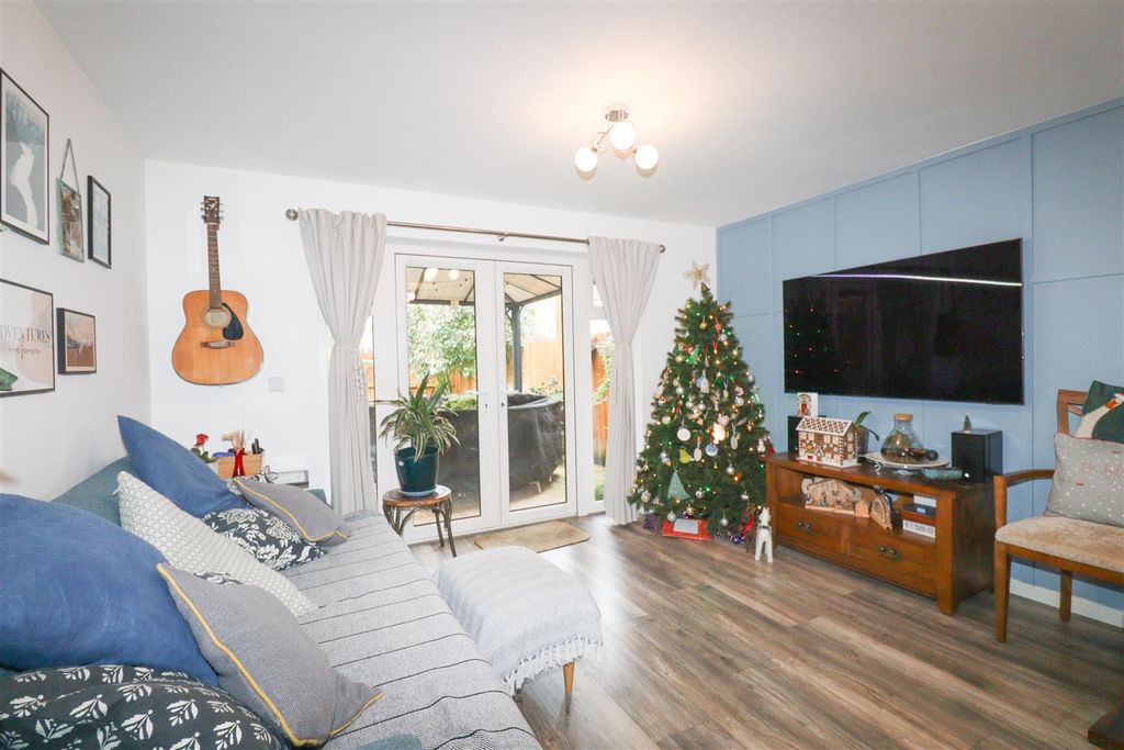 Property photo 2 of 16 Living/Dining Room