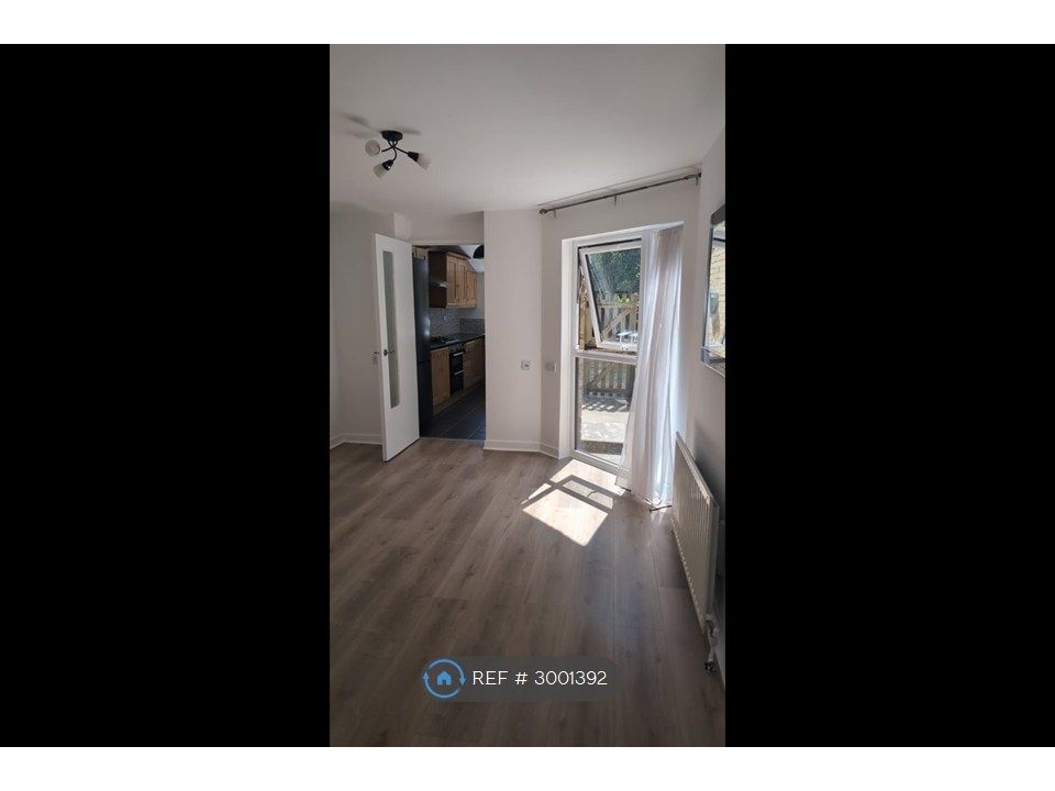 Property photo 1 of 11 Living Room