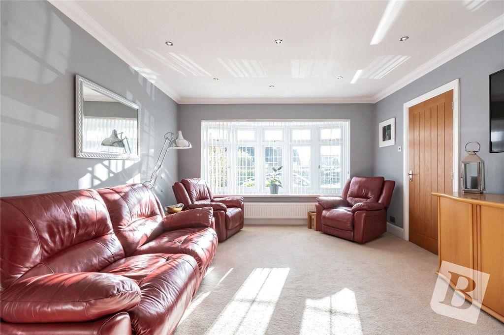 Property photo 3 of 17 Lounge