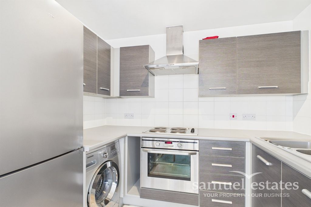 Property photo 3 of 9 Kitchen