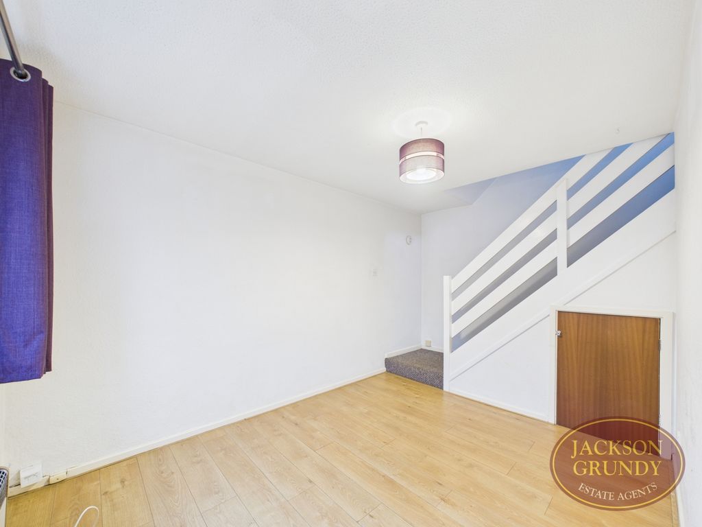 Property photo 3 of 13 Fishers Close