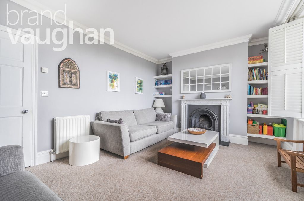 Property photo 1 of 39 Living Room