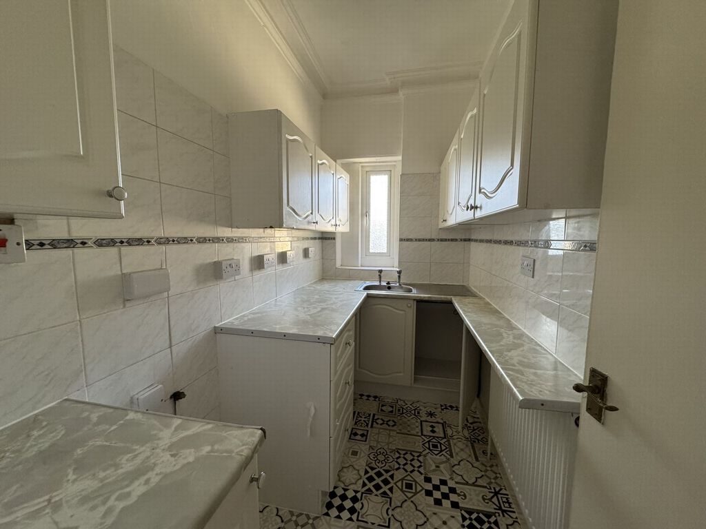 Property photo 2 of 6 Photo 4