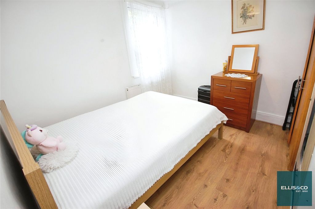 Property photo 1 of 8 Picture No. 18
