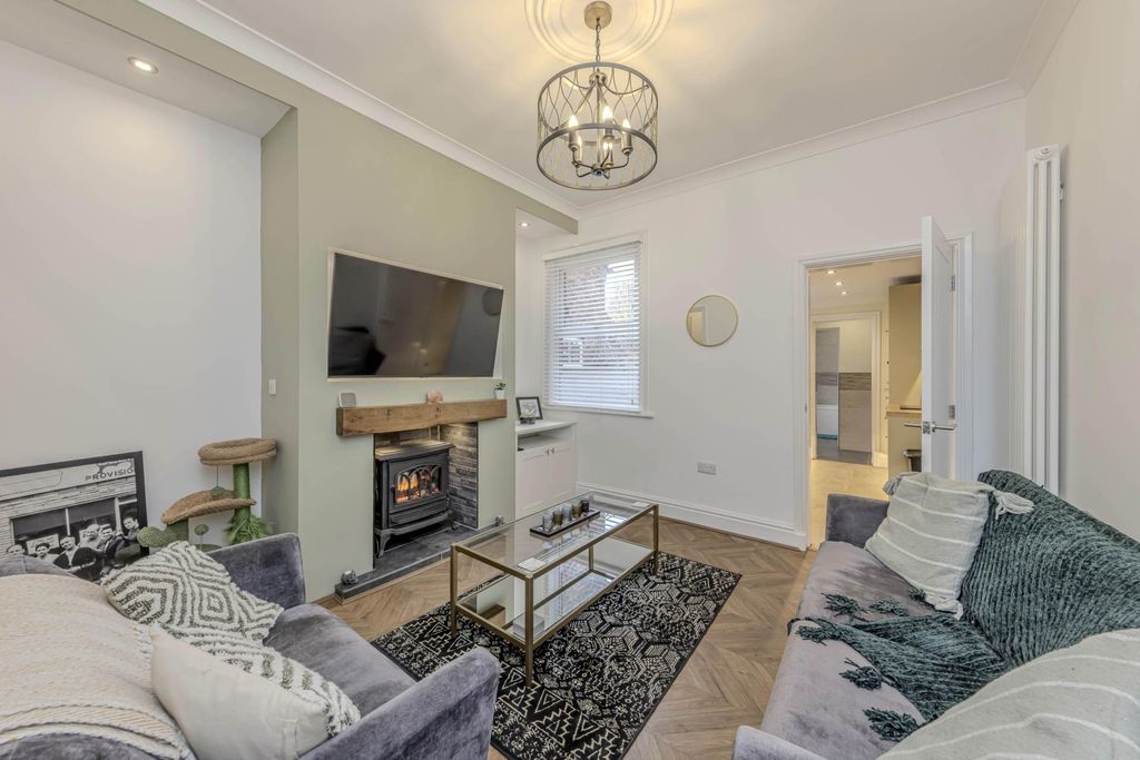 Property photo 2 of 20