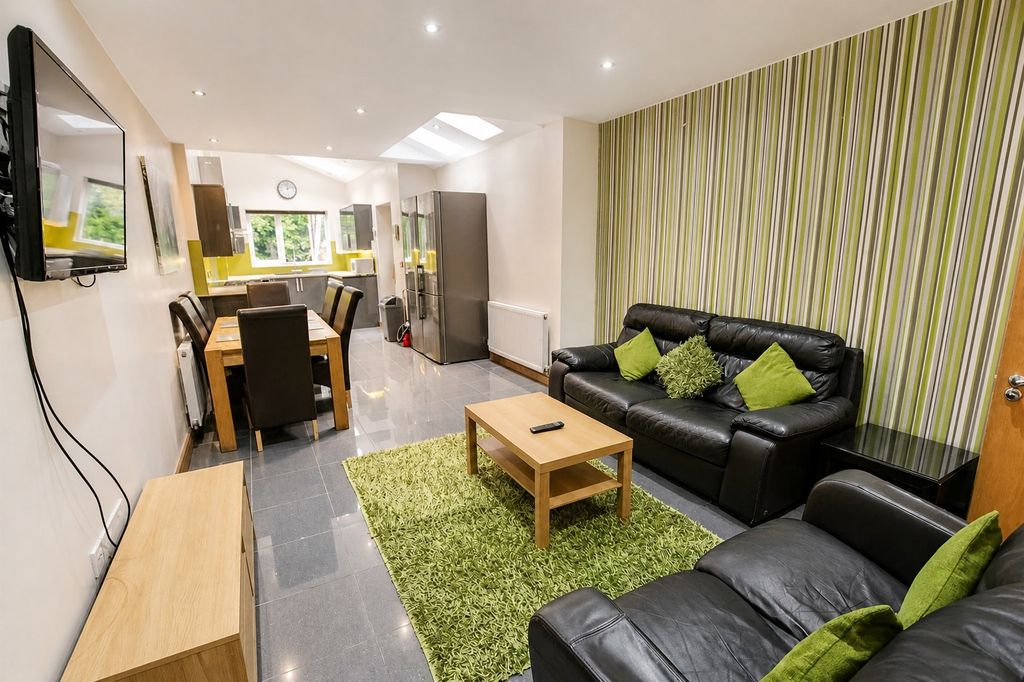 Property photo 3 of 16 Open Plan Kitchen/ L