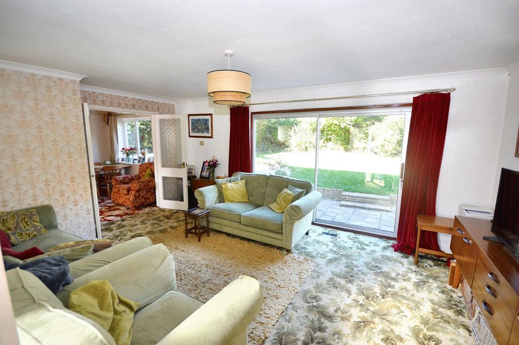 Property photo 2 of 14 Lounge