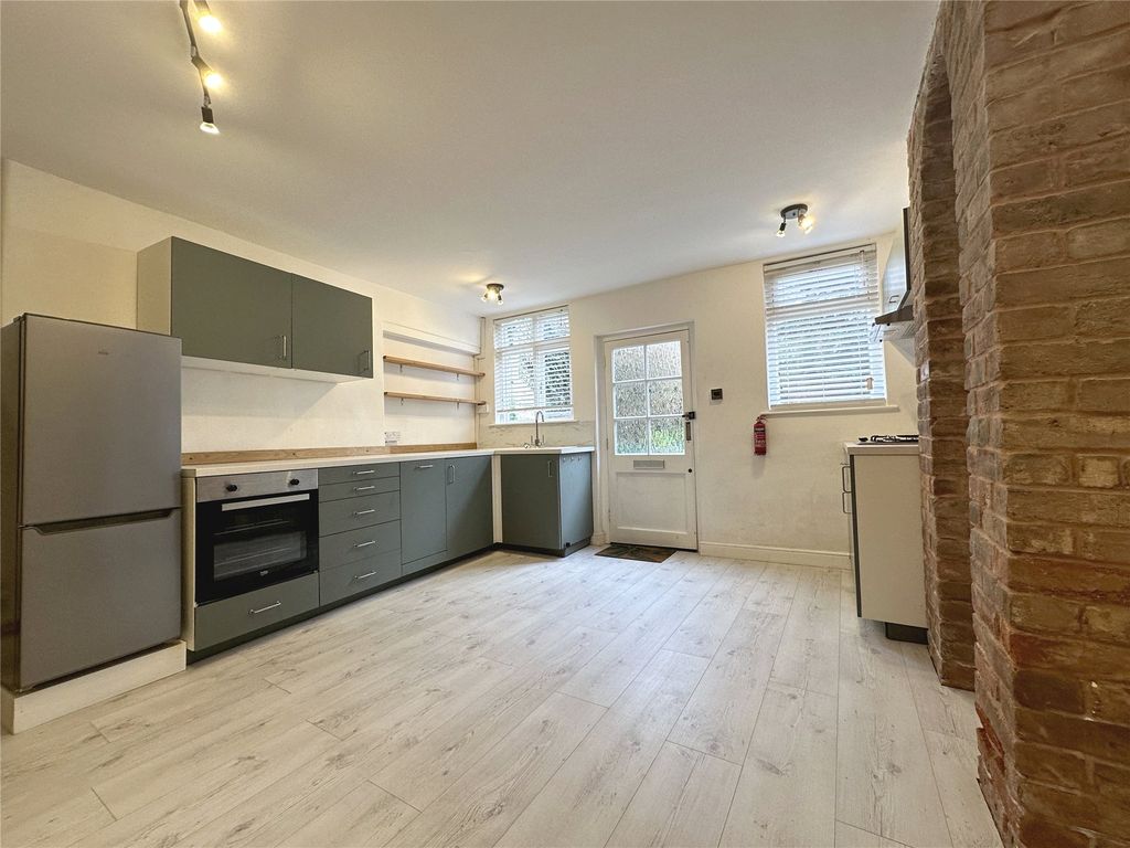 Property photo 3 of 7 Kitchen