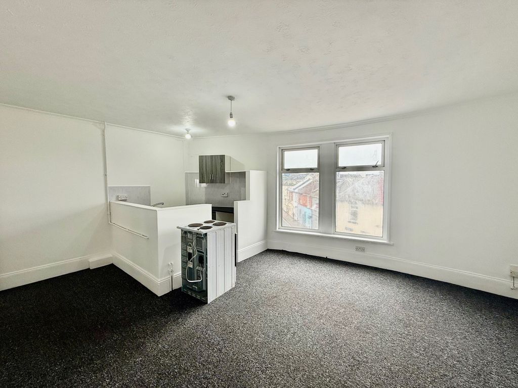 Property photo 3 of 10 Image