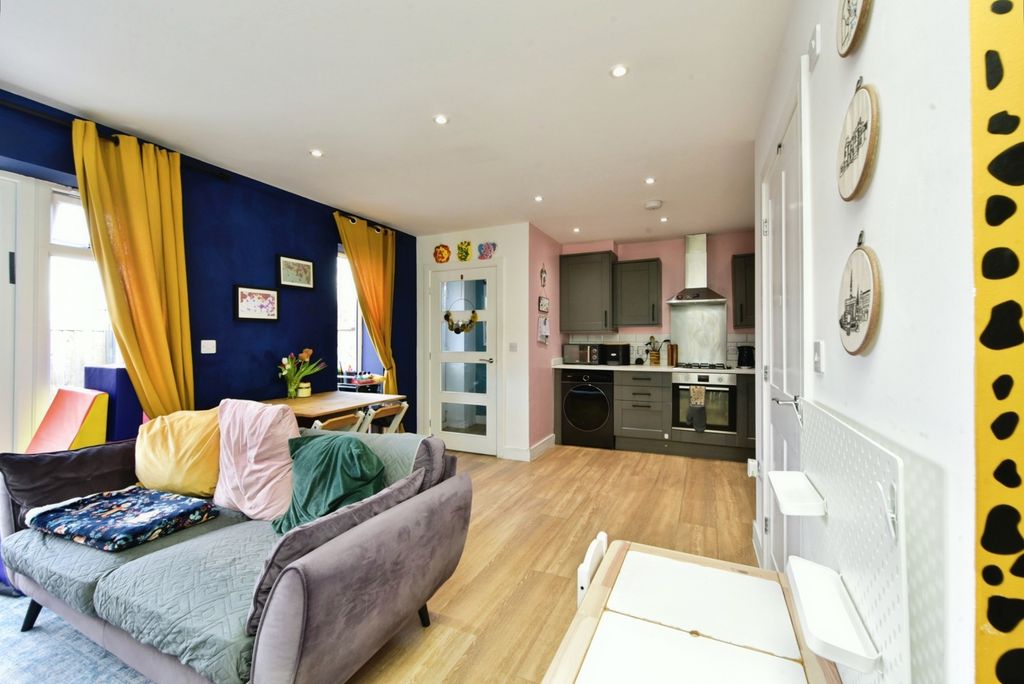 Property photo 3 of 12 Pbox-Img.Jpg