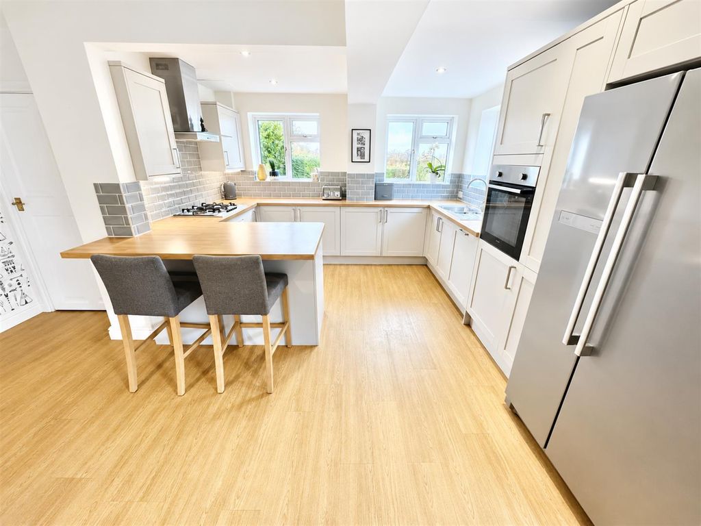 Property photo 3 of 19 -