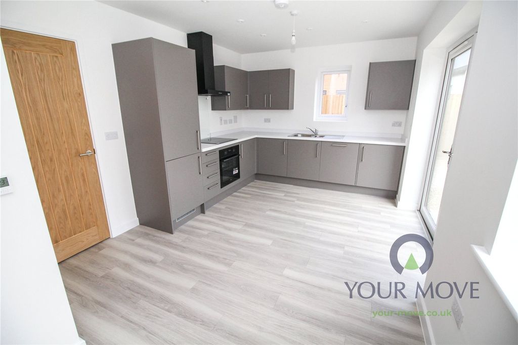 Property photo 3 of 28 Kitchen/Dining Room