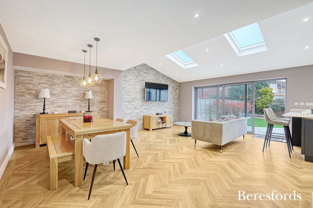 Property photo 2 of 34 Picture No. 28