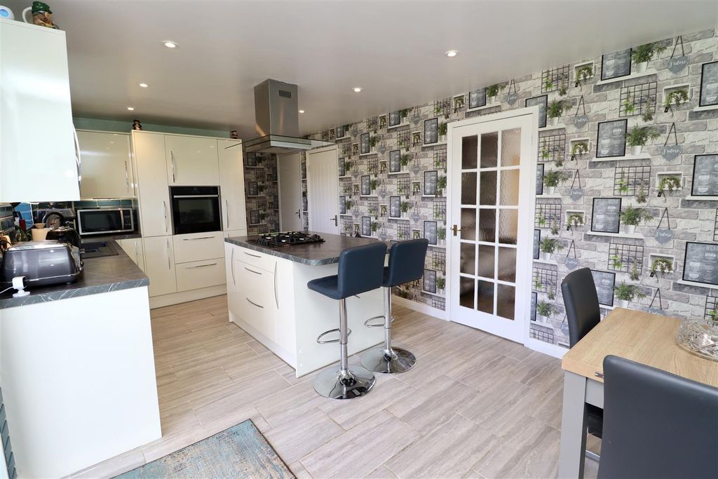 Property photo 3 of 13 Image00015.Jpeg